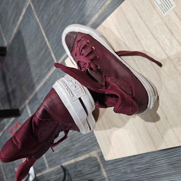 Converse - Picture 3 of 4